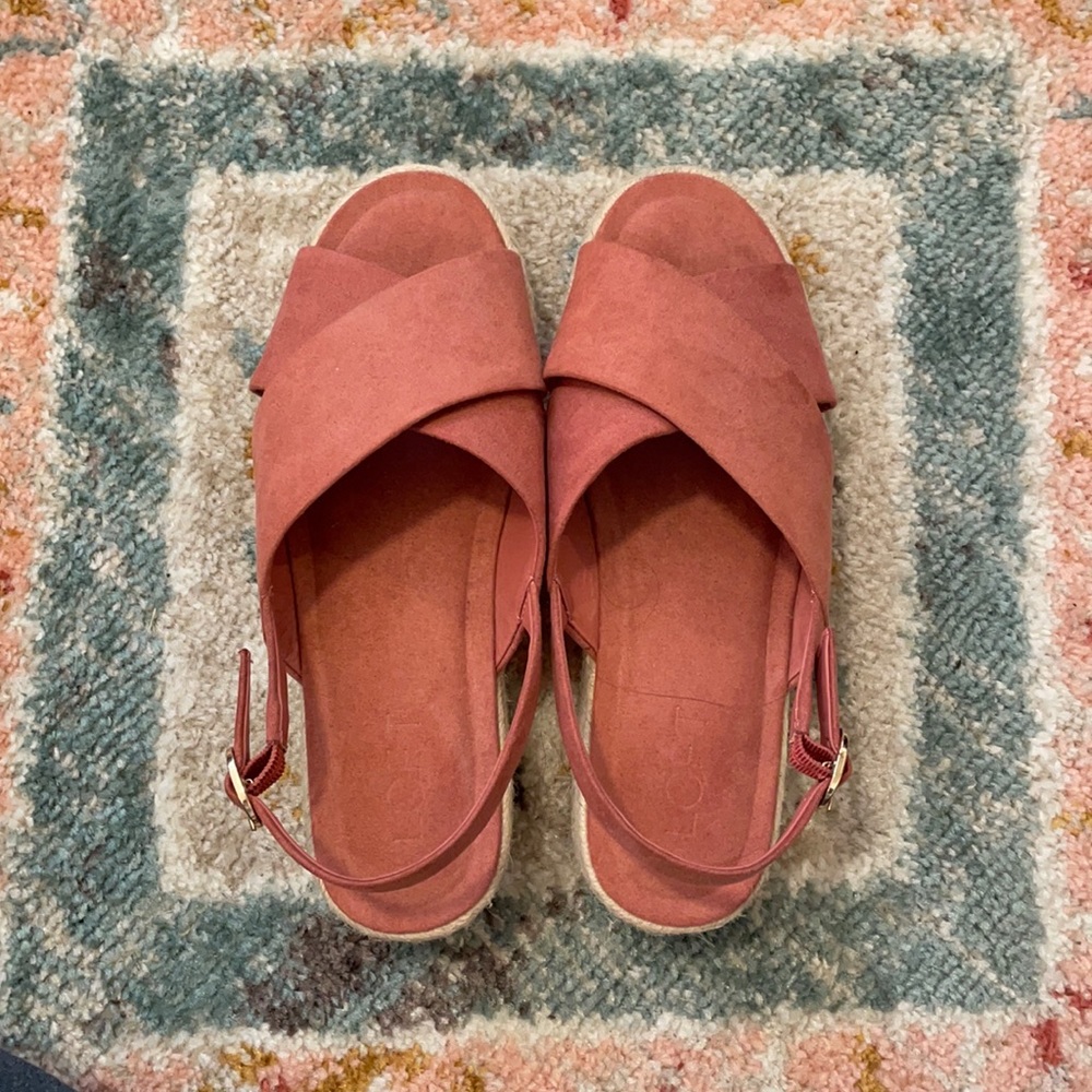 Salmon pink wedges